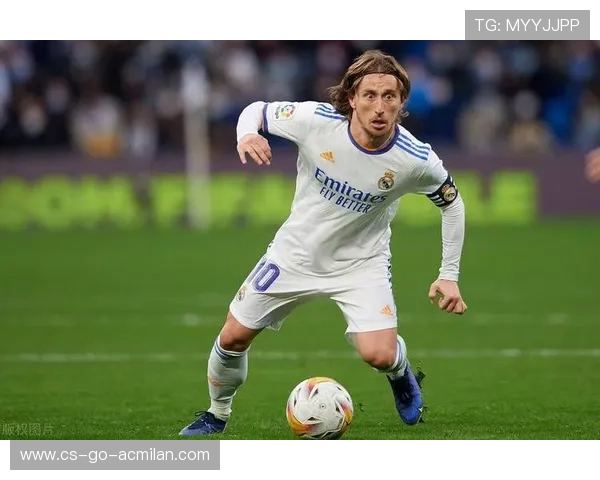 40岁莫德里奇超凡回追阻断罗马反击展现惊人体能与比赛智慧 40岁莫德里奇超凡回追阻断罗马反击展现惊人体能与比赛智慧