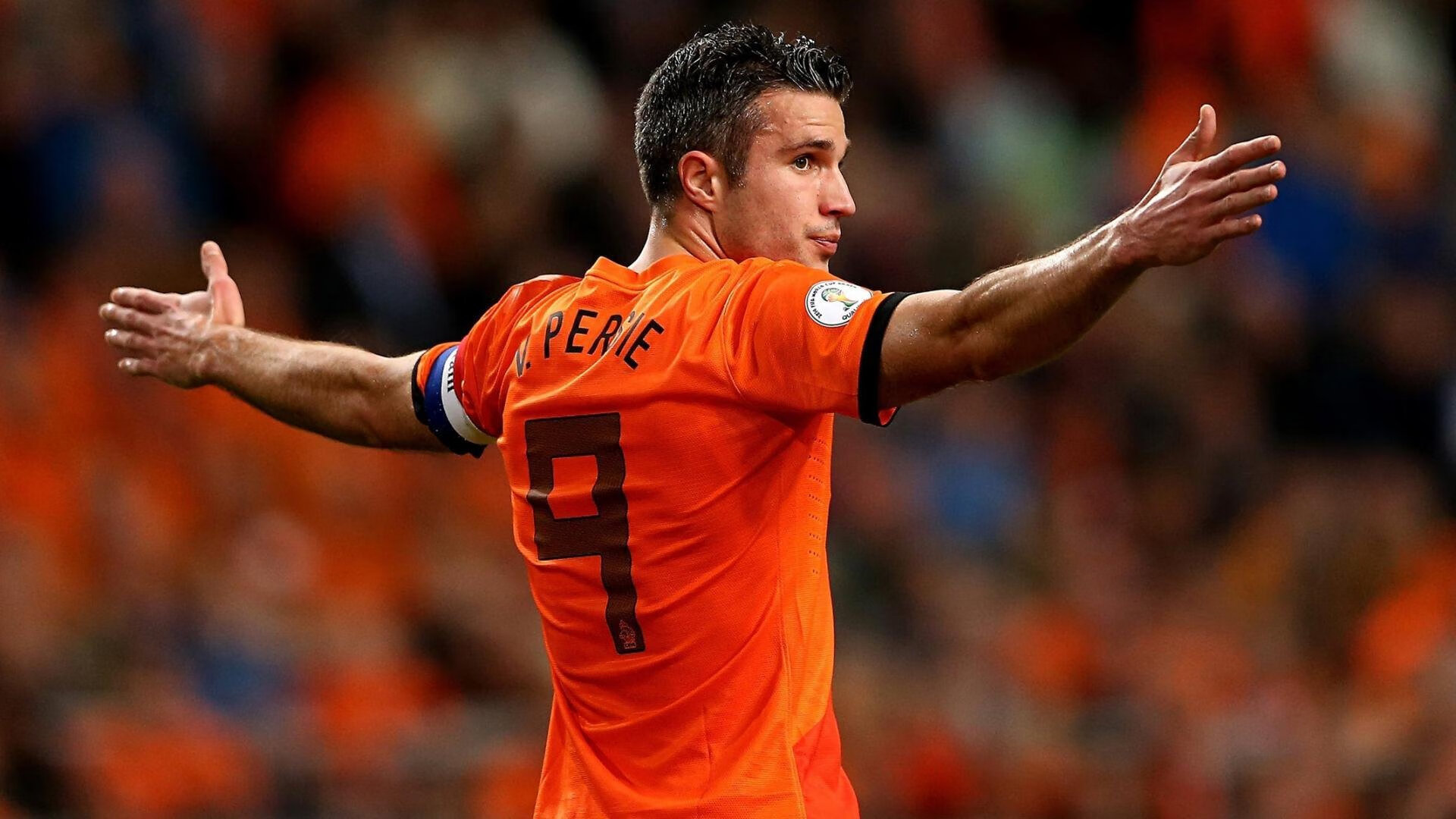 球员们赛后展现职业风范，握手致敬，双方球员握手